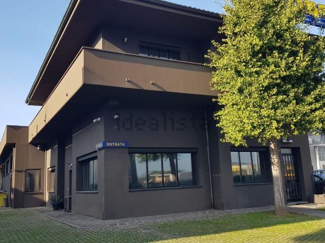 Locale Commerciale in vendita a Aurora, Marche