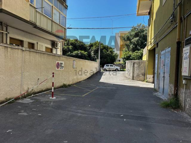 Locale Commerciale in vendita a Borgo-Sanzio, Catania