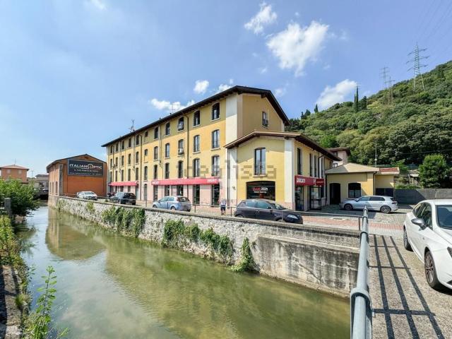 Locale Commerciale in vendita a Zona Est, Brescia