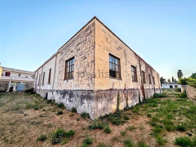 Locale Commerciale in vendita a Puglia, Lecce