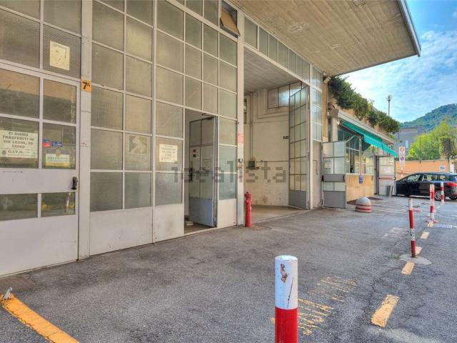 Locale Commerciale in vendita a Caserme, Como