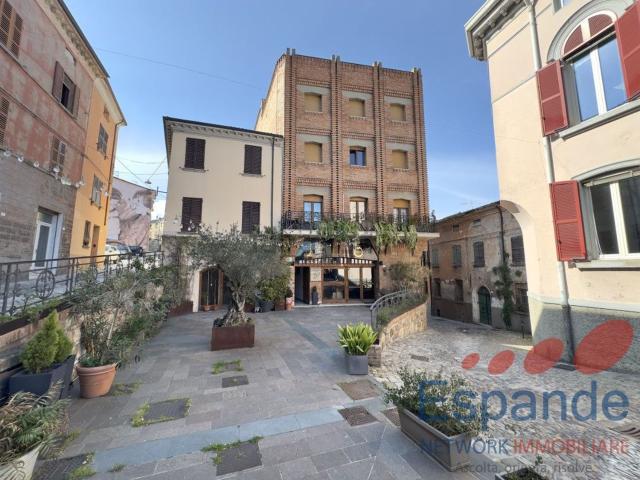Locale Commerciale in vendita a Unione di Comuni della Romagna Forlivese, Bertinoro
