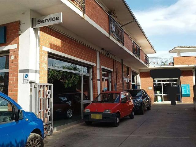 Locale Commerciale in vendita a Penne, Abruzzo