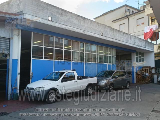 Locale Commerciale in vendita a Portacaldaia, Penne