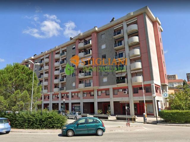 Locale Commerciale in vendita a Campobasso, Molise