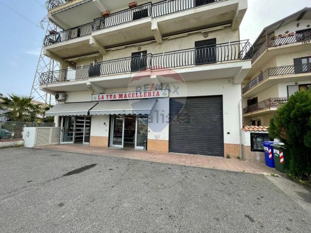 Locale Commerciale in vendita a Corigliano-Rossano, Calabria