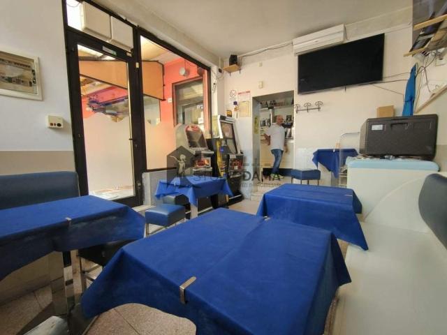 Locale Commerciale in vendita a Desenzano Del Garda, Lombardia