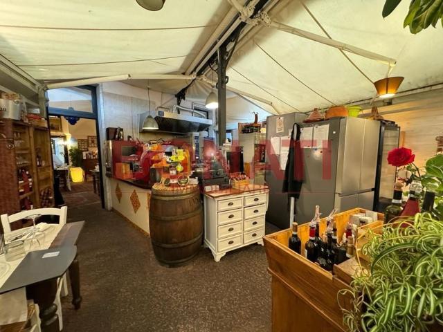 Locale Commerciale in vendita a Carbognano, Lerici