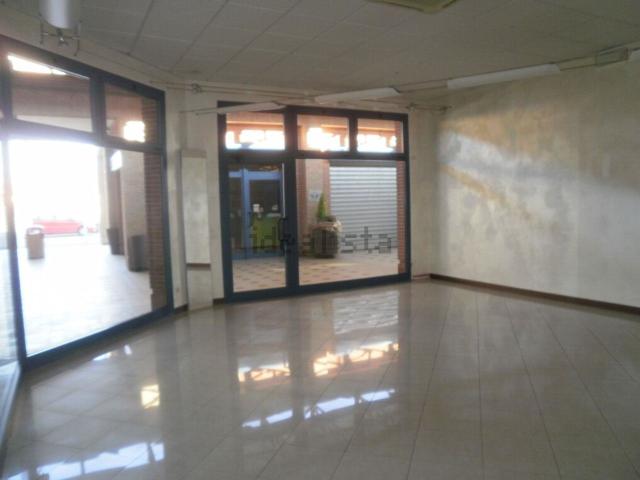 Locale Commerciale in vendita a Pegognaga, Lombardia