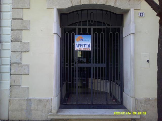 Locale Commerciale in vendita a Porta Vescovo, Salto Di Fondi