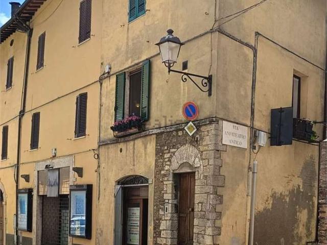 Locale Commerciale in vendita a Izzalini, Umbria