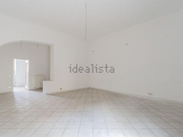 Locale Commerciale in vendita a Dugana, Desio