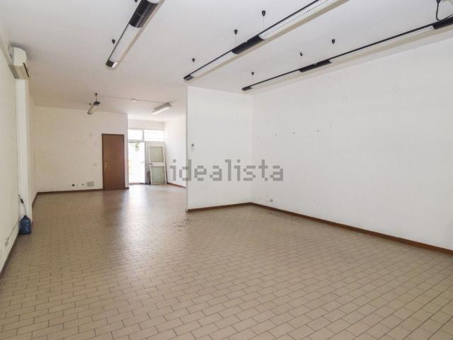 Locale Commerciale in vendita a Pappagnocca, Re