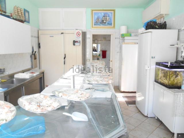 Locale Commerciale in vendita a Unione di comuni Valmarecchia, Santarcangelo Di