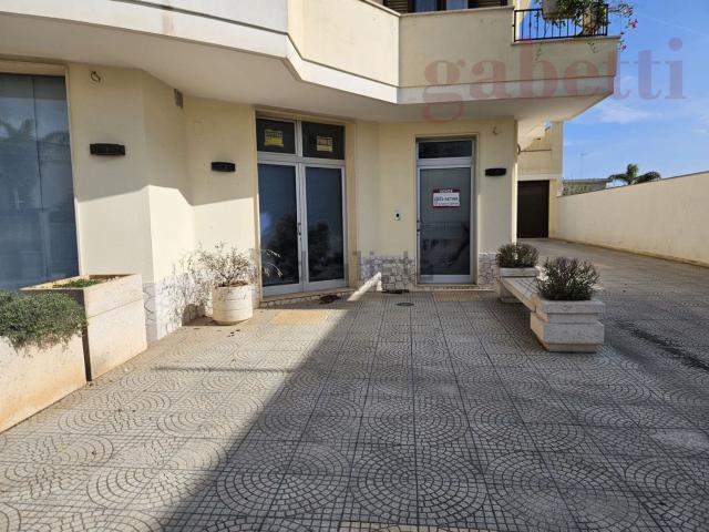 Locale Commerciale in vendita a Puglia, Lecce