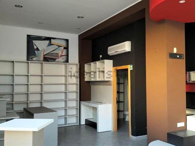 Locale Commerciale in vendita a Livorno, Toscana