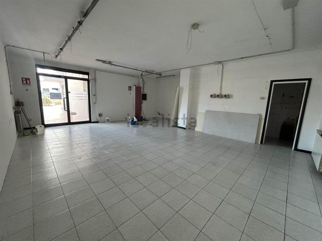 Locale Commerciale in vendita a Figline e Incisa Valdarno, Figline Valdarno