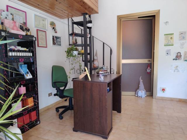 Locale Commerciale in vendita a Cori, Latina