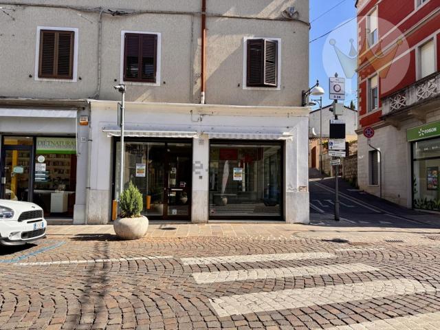 Locale Commerciale in vendita a Monfalcone, Friuli-Venezia Giulia