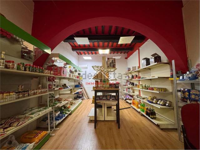 Locale Commerciale in vendita a San Leo Bastia, Umbria