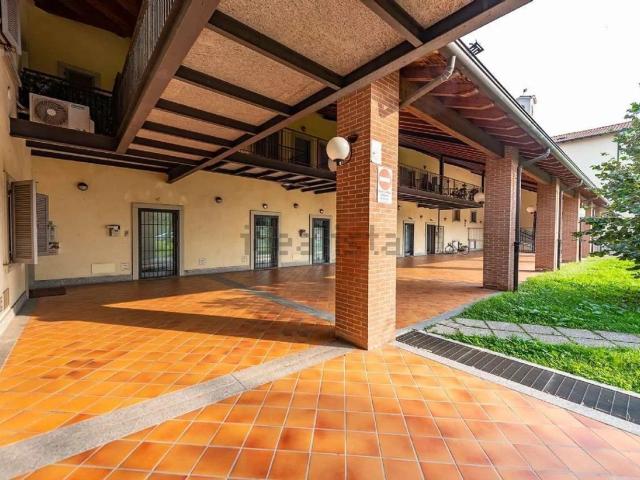 Locale Commerciale in vendita a Lainate, Lombardia