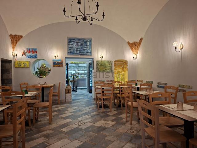 Locale Commerciale in vendita a Gaeta, Latina