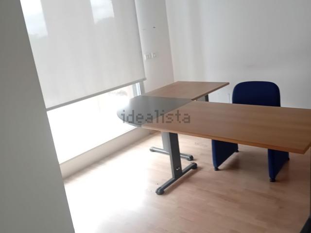 Locale Commerciale in vendita a Mazzaferro, Marche