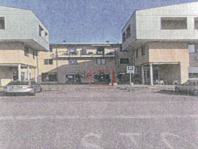 Locale Commerciale in vendita a Piemonte, Novara