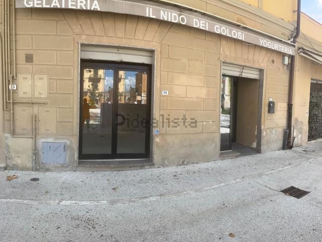 Locale Commerciale in vendita a Ponsacco, Pisa