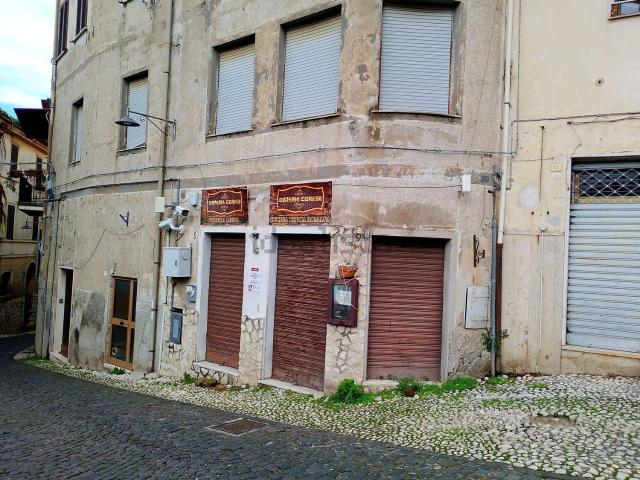 Locale Commerciale in vendita a Cori, Latina