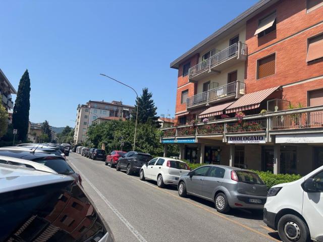 Locale Commerciale in vendita a Scandicci Alto, Scandicci