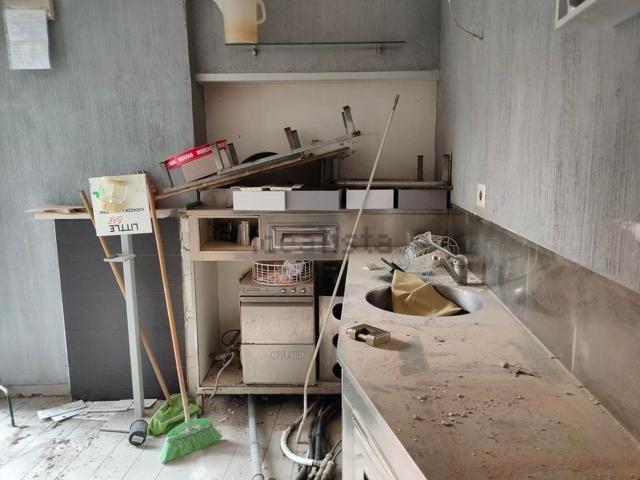 Locale Commerciale in vendita a Municipalità 5, Campania