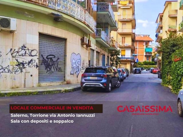 Locale Commerciale in vendita a Salerno, Campania