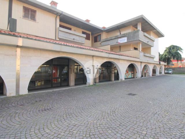 Locale Commerciale in vendita a Castrezzato, Lombardia