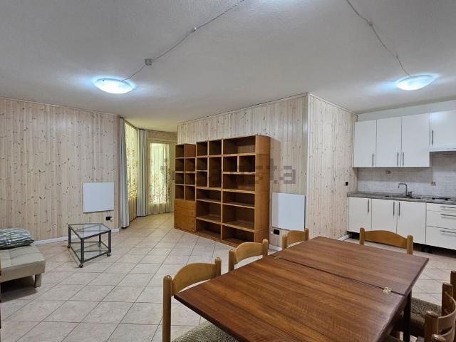 Locale Commerciale in vendita a Fiorine, Clusone