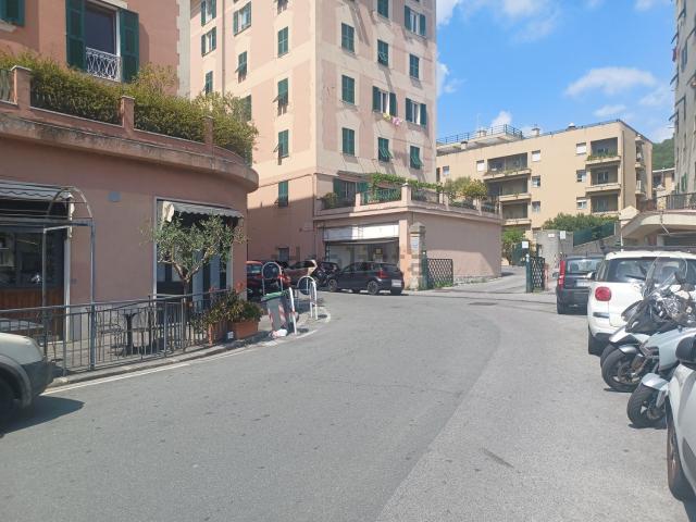 Locale Commerciale in vendita a Levante, Serra Riccò