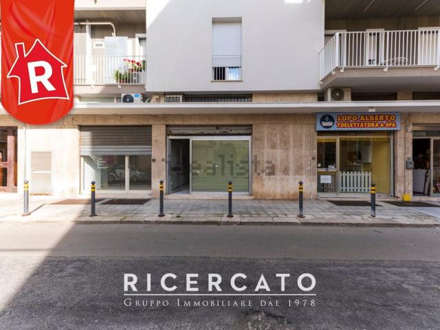 Locale Commerciale in vendita a Puglia, Lecce