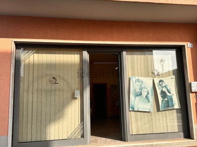 Locale Commerciale in vendita a Unione dei comuni della Valletta, Rovagnate