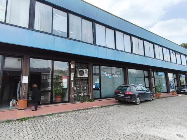 Locale Commerciale in vendita a La Prada, Carrara