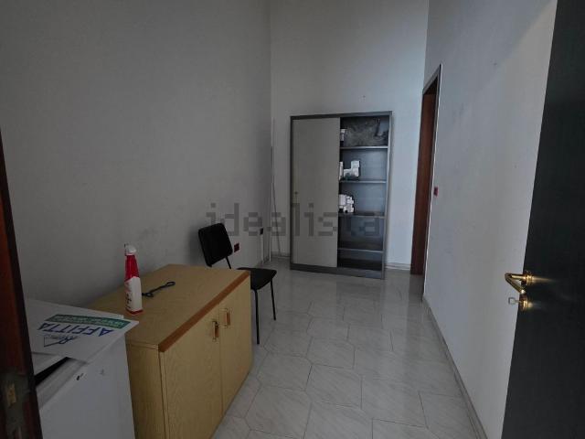 Locale Commerciale in vendita a Puglia, Lecce