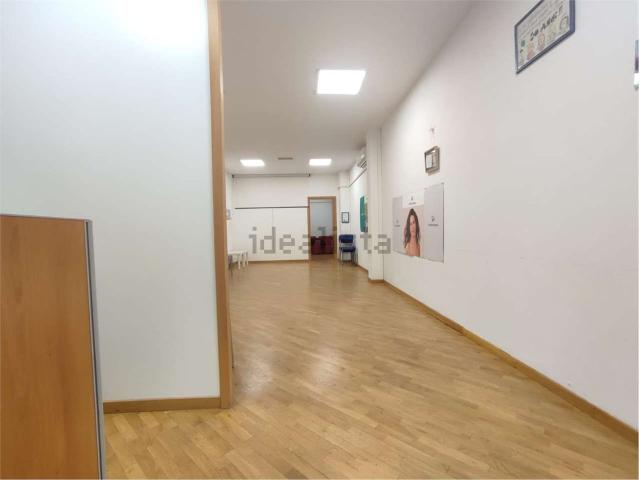 Locale Commerciale in vendita a Banditella, Livorno