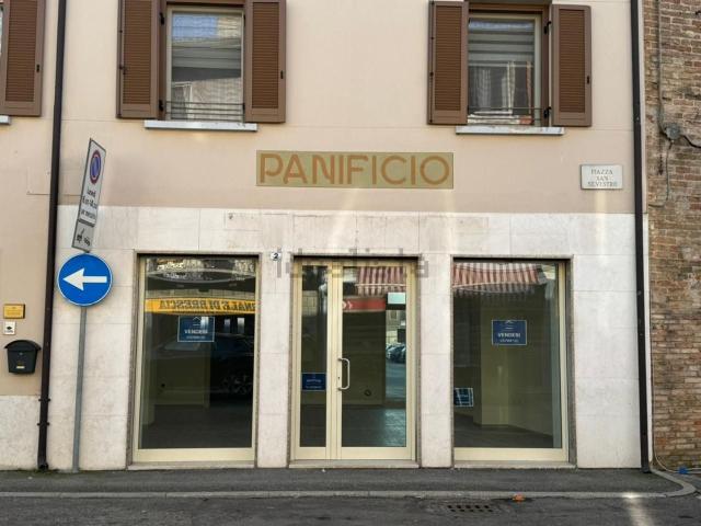 Locale Commerciale in vendita a Calvisano, Lombardia