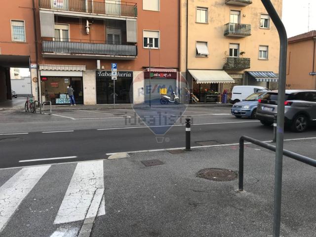 Locale Commerciale in vendita a Gorle, Lombardia