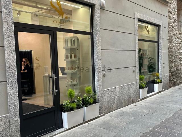 Locale Commerciale in vendita a Sant'Agostino, Como