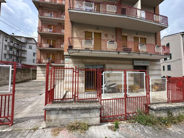 Locale Commerciale in vendita a Campobasso, Molise
