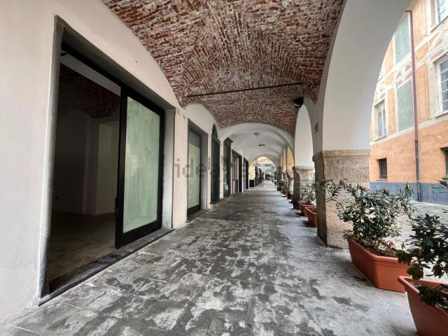 Locale Commerciale in vendita a Sampierdicanne, Chiavari