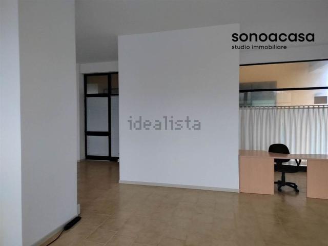 Locale Commerciale in vendita a Marche, Pesaro E Urbino