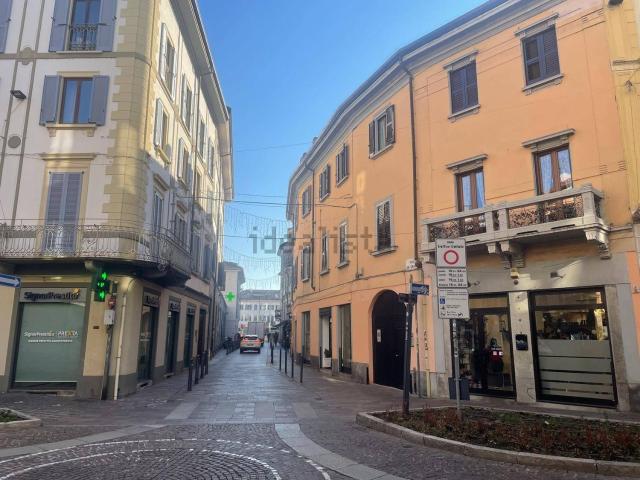 Locale Commerciale in vendita a Centro, Monza