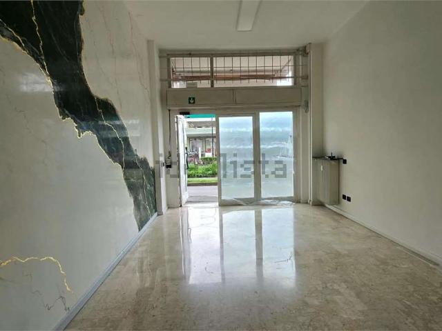 Locale Commerciale in vendita a Sesona, Vergiate