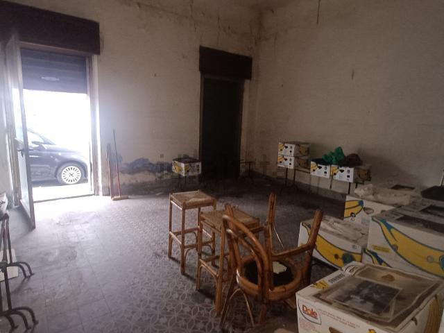 Locale Commerciale in vendita a Giarre, Sicilia